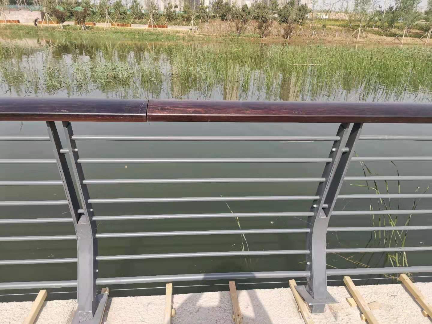 周口市桥梁防撞护栏灯光护栏 - 厂家